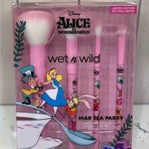 Alice in Wonderland 4pc Brush Set from Wet n Wild